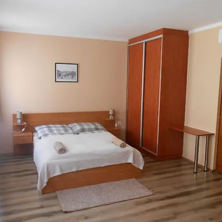 公寓 Diofa Vendeghaz *